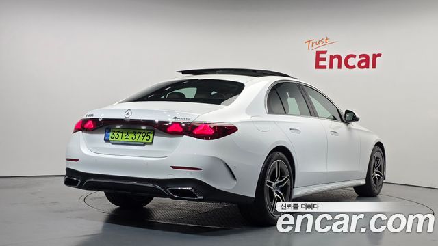 Mercedes-Benz E-Class 2026 — photo 2