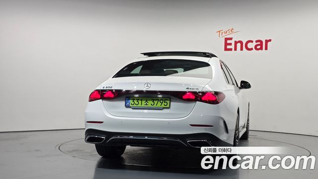 Mercedes-Benz E-Class 2026 — photo 4