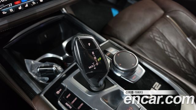 BMW 7-Series 2018 — photo 9
