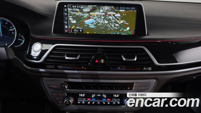 BMW 7-Series 2018 — photo 12