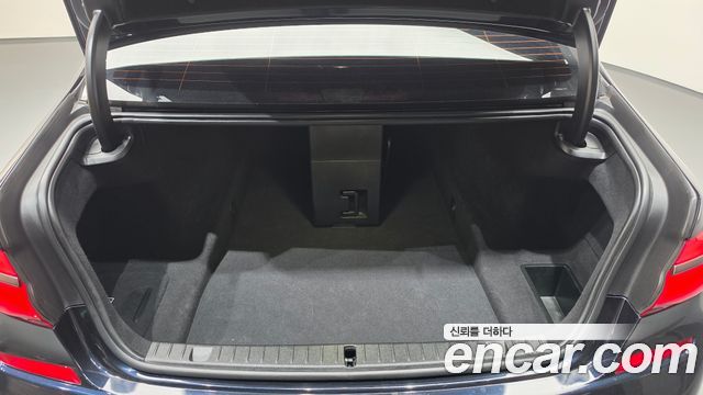 BMW 7-Series 2018 — photo 19