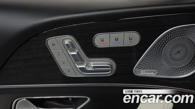 Mercedes-Benz GLE-Class 2020 — photo 28