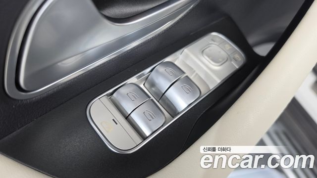 Mercedes-Benz GLE-Class 2020 — photo 29