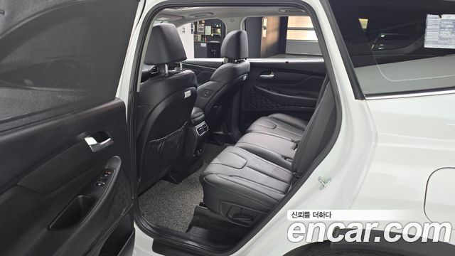 Hyundai Santafe 2023 — photo 17