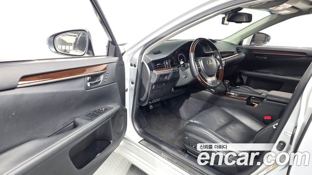 Lexus ES 2014 — photo 10