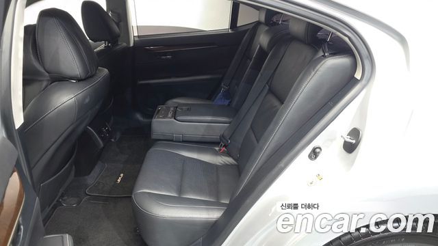 Lexus ES 2014 — photo 11