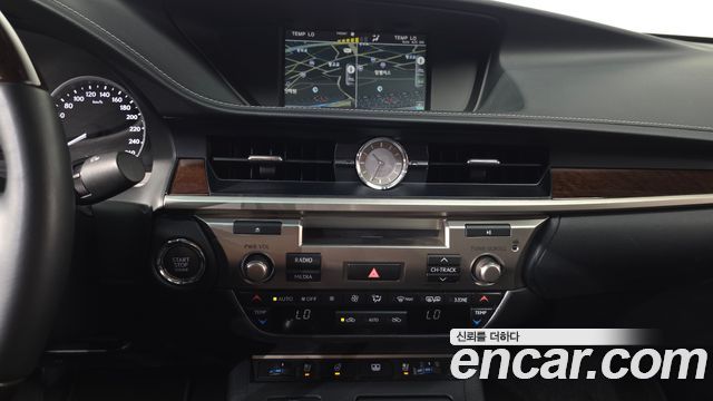 Lexus ES 2014 — photo 13
