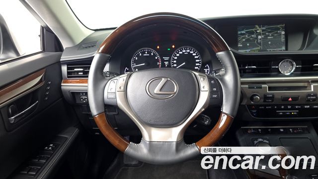 Lexus ES 2014 — photo 14