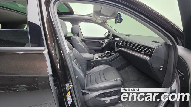 Volkswagen Touareg 2020 — photo 10