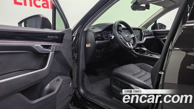 Volkswagen Touareg 2020 — photo 12