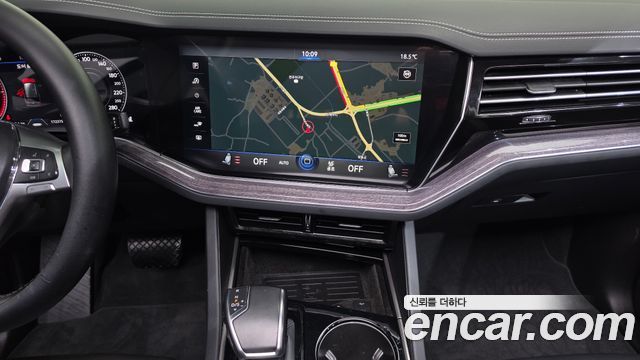 Volkswagen Touareg 2020 — photo 14