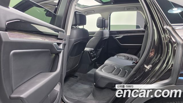 Volkswagen Touareg 2020 — photo 17
