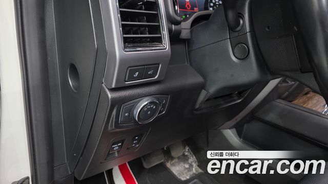 Ford Expedition 2021 — photo 28