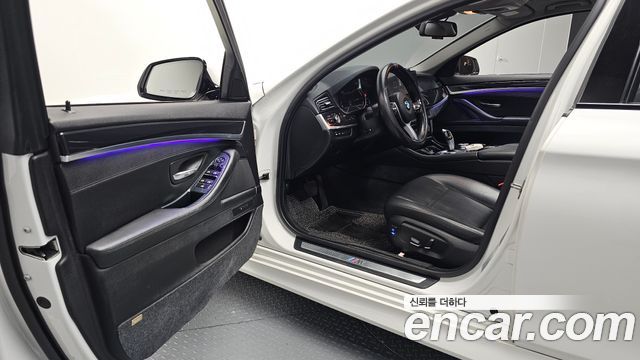 BMW 5-Series 2016 — photo 10
