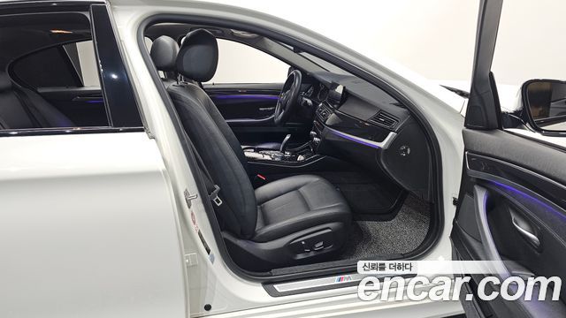 BMW 5-Series 2016 — photo 11