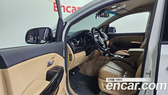 Kia Canival 2018 — photo 10