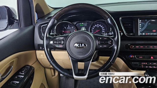 Kia Canival 2018 — photo 14