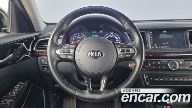 Kia K7 2018 — photo 14