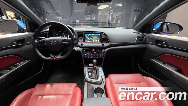Hyundai AVANTE 2017 — photo 10