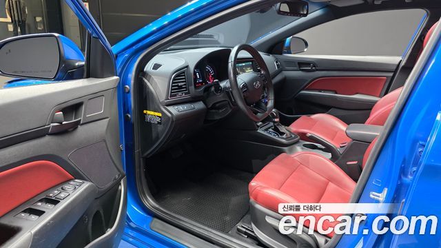 Hyundai AVANTE 2017 — photo 13