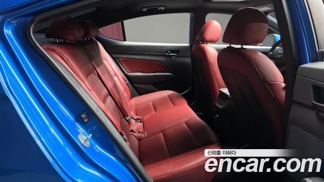 Hyundai AVANTE 2017 — photo 17