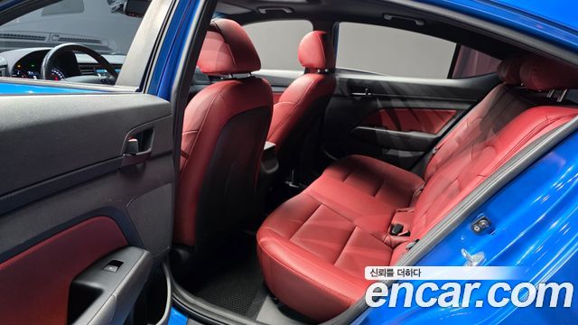 Hyundai AVANTE 2017 — photo 18