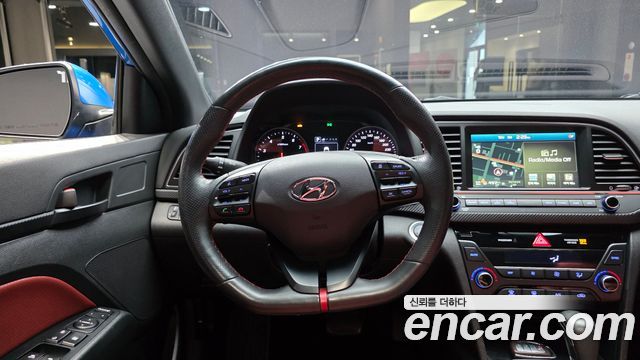 Hyundai AVANTE 2017 — photo 20