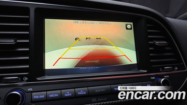 Hyundai AVANTE 2017 — photo 21