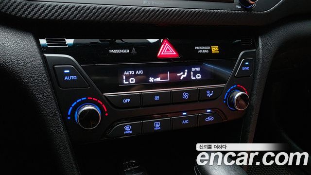 Hyundai AVANTE 2017 — photo 22