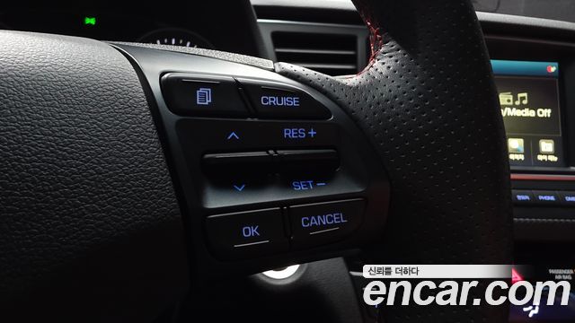 Hyundai AVANTE 2017 — photo 23