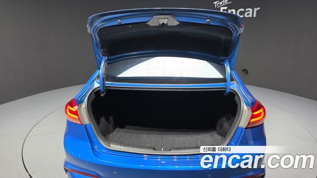 Hyundai AVANTE 2017 — photo 25