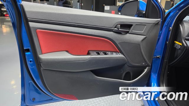 Hyundai AVANTE 2017 — photo 14
