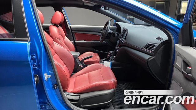 Hyundai AVANTE 2017 — photo 16