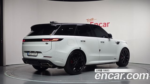 Land Rover Range Rover Sport 2023 — photo 2