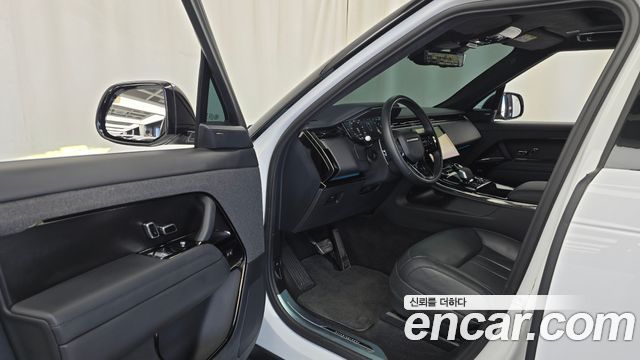 Land Rover Range Rover Sport 2023 — photo 13