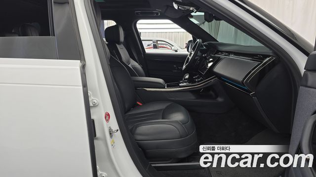 Land Rover Range Rover Sport 2023 — photo 16