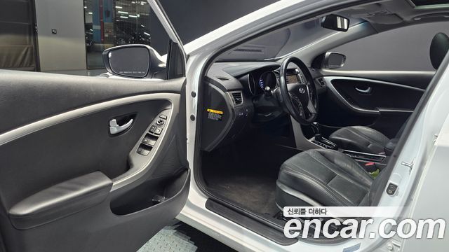 Hyundai i30 2015 — photo 13