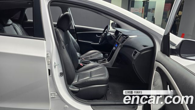 Hyundai i30 2015 — photo 17
