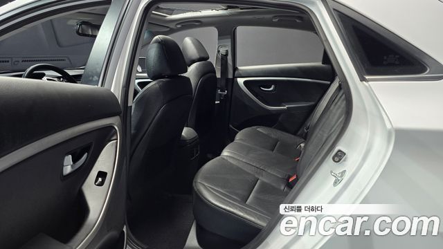 Hyundai i30 2015 — photo 18