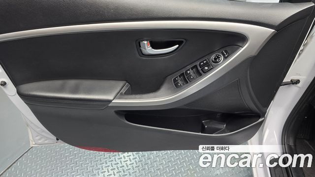Hyundai i30 2015 — photo 24