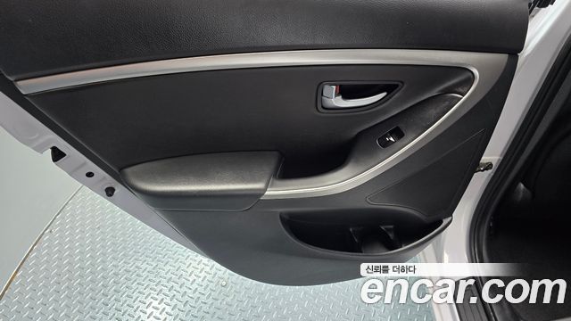 Hyundai i30 2015 — photo 15