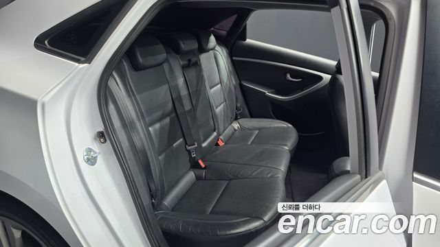 Hyundai i30 2015 — photo 16
