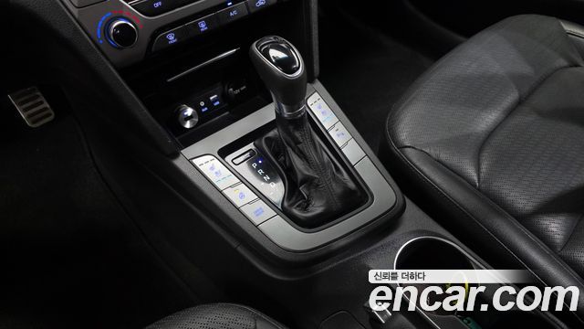 Hyundai AVANTE 2016 — photo 12