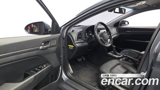 Hyundai AVANTE 2016 — photo 13