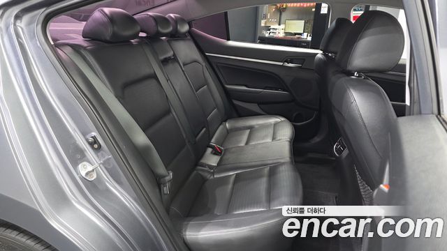 Hyundai AVANTE 2016 — photo 18