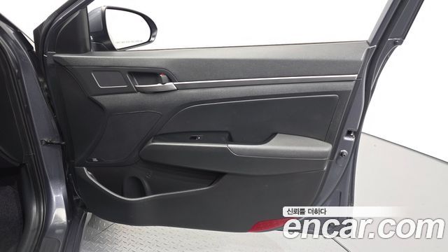 Hyundai AVANTE 2016 — photo 14