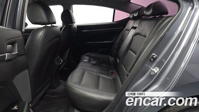 Hyundai AVANTE 2016 — photo 16
