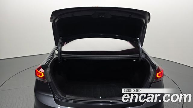 Hyundai AVANTE 2016 — photo 31