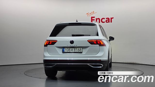 Volkswagen Tiguan 2021 — photo 4