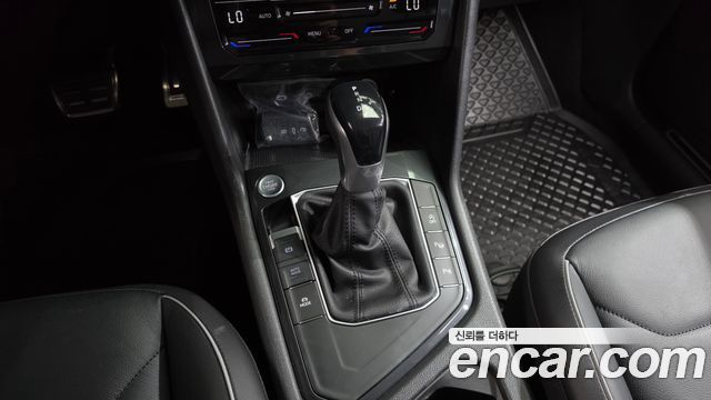 Volkswagen Tiguan 2021 — photo 12